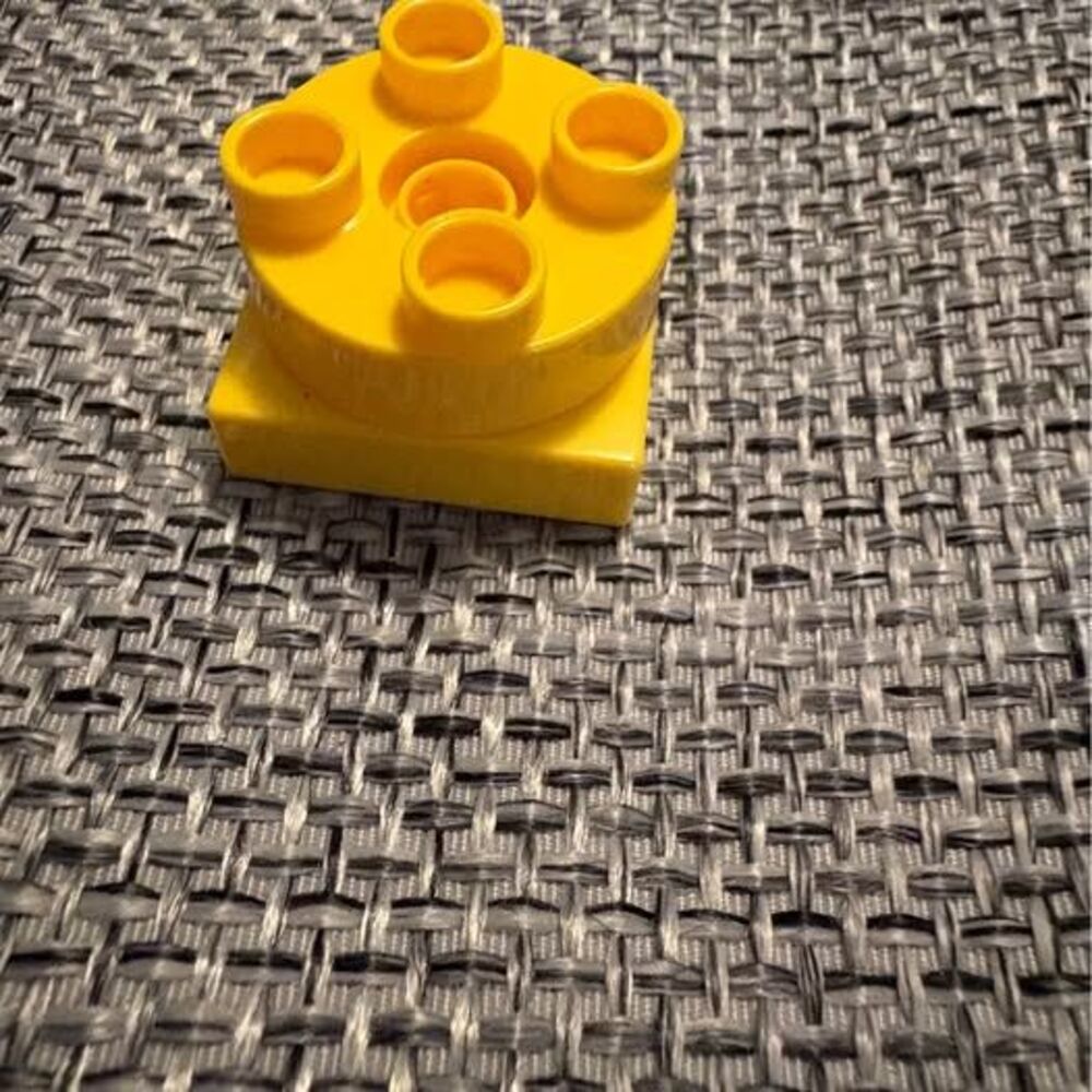 Lego Duplo turntable swivel features a yellow round rotating top.